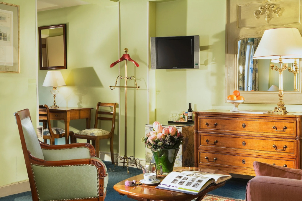 Relais Du Louvre, Paris — 5