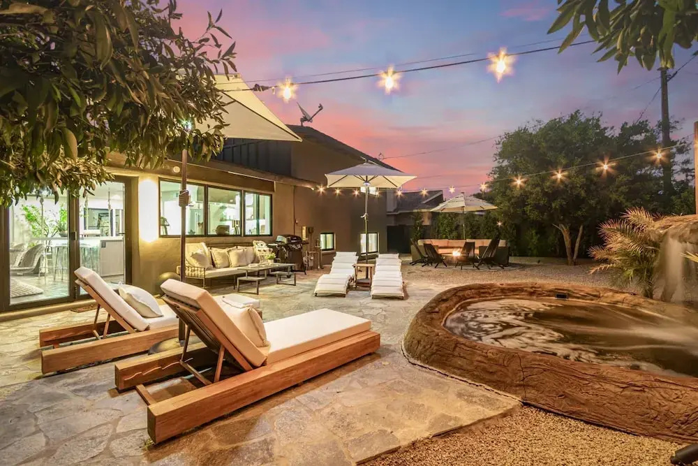 Solanova Designer Oasis With Cocktail Pool Theater