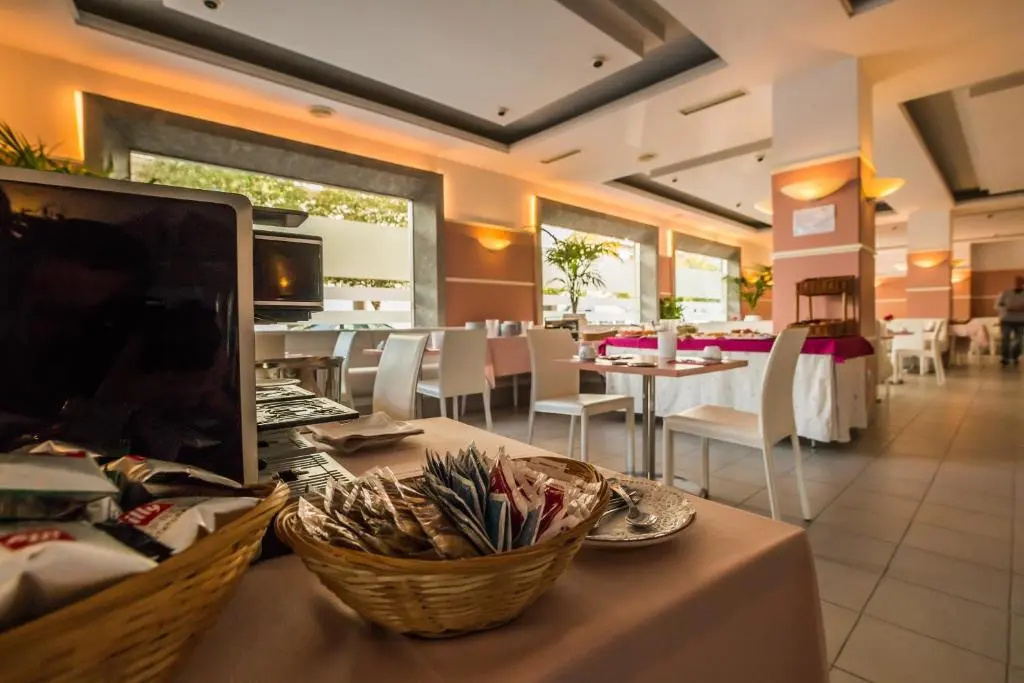 Food & Beverage