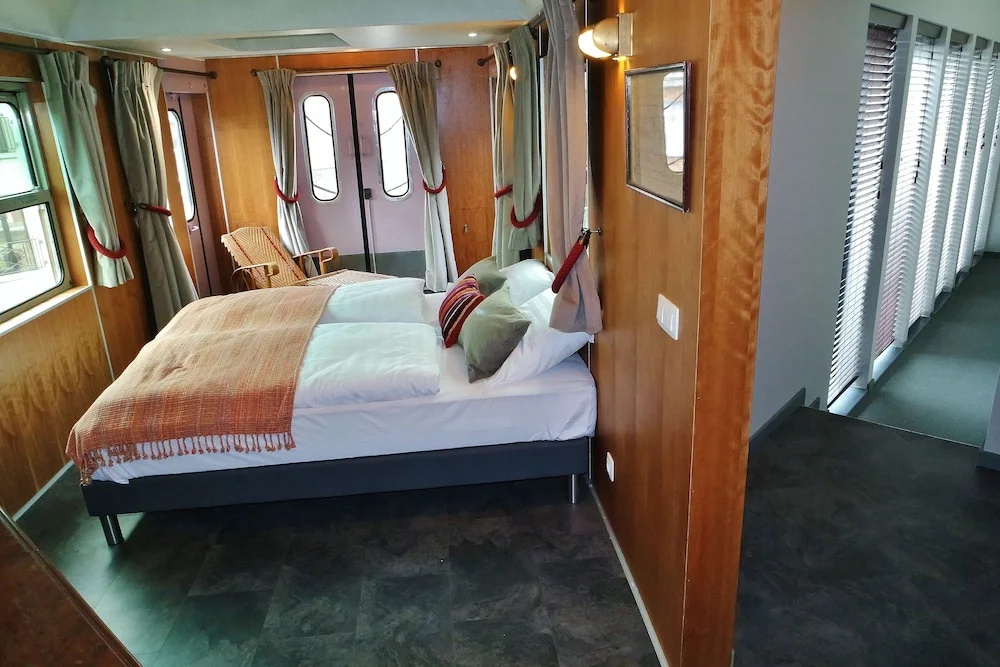 Double Train Suite (full double bed)