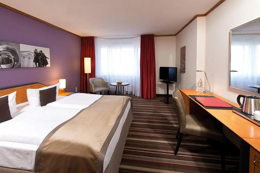 Deluxe Double room (full double bed)