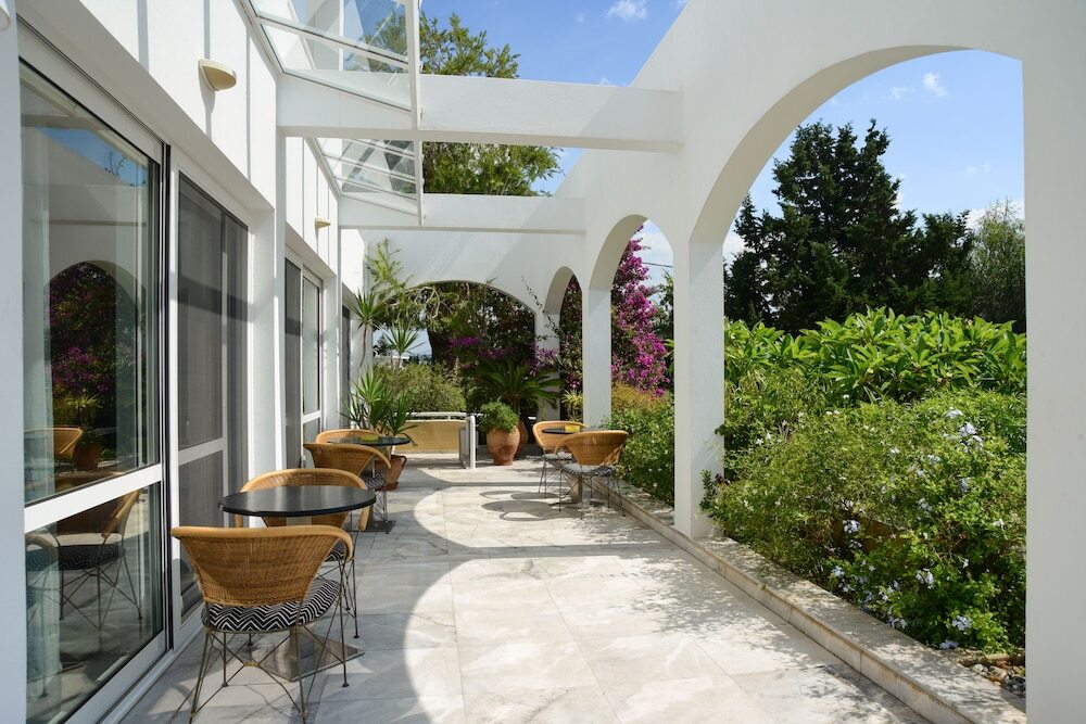 Mantenia Hotel