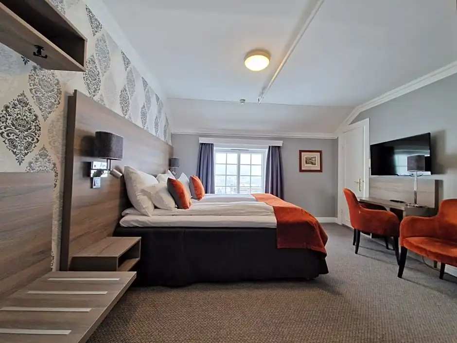 Standard room with mountain view