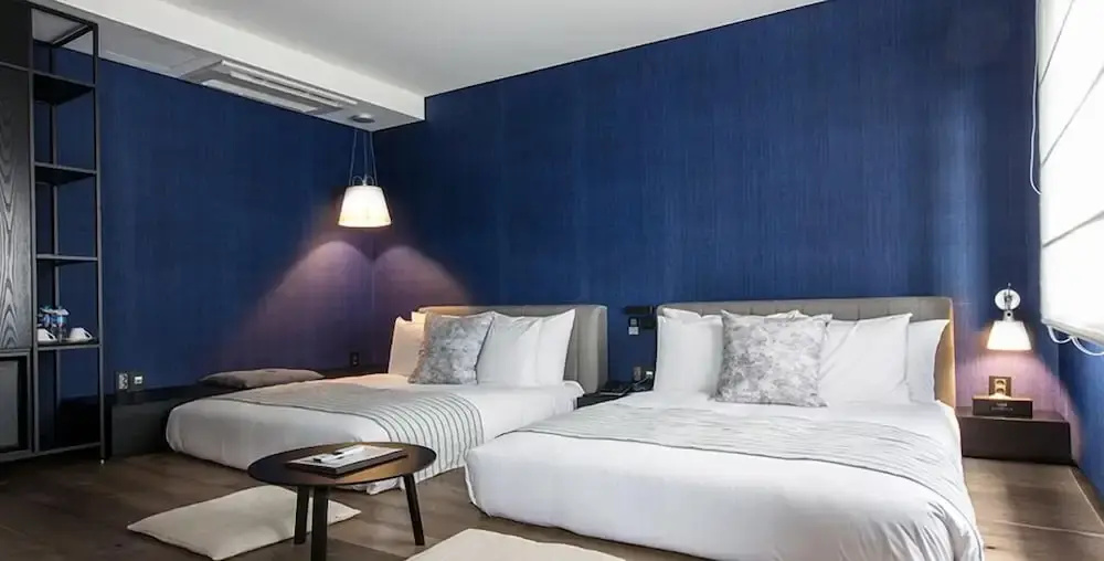 2 Bedrooms Standard Family room with city view