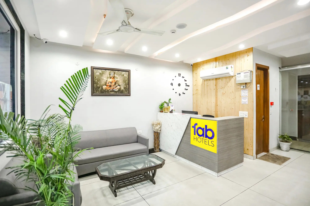 FabHotel Indirapuram by SBG Near Sec 62 Noida