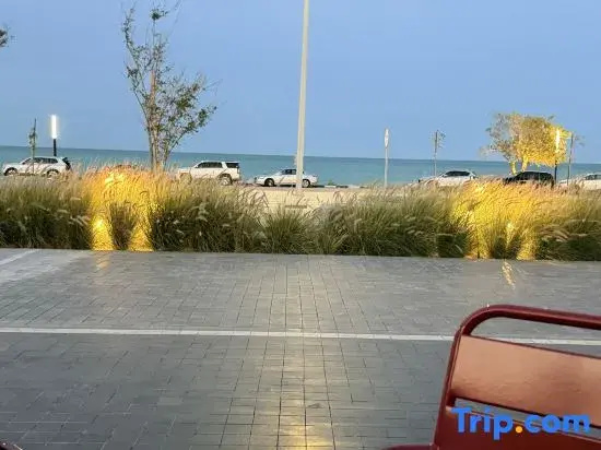 Cozy Modern Coastal Stay– Walk to Beach in Minutes