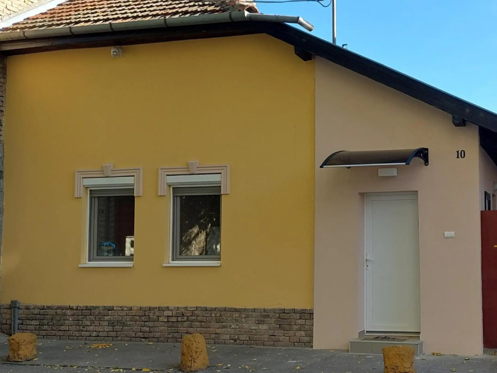 Street apartment