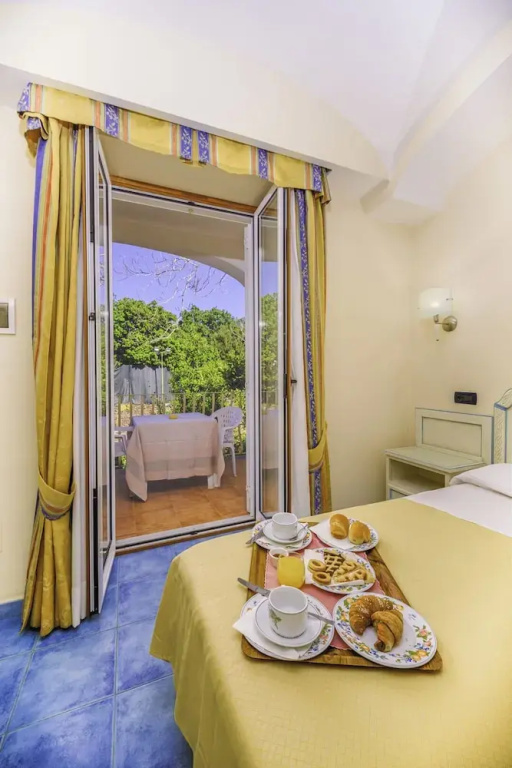 Standard Double room with balcony (full double bed)