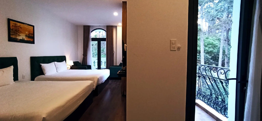 Deluxe Family room with balcony