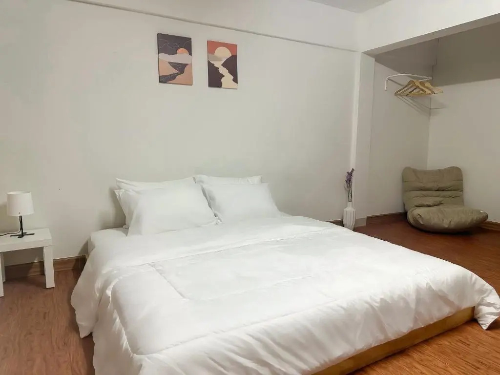 Deluxe Double room (full double bed)