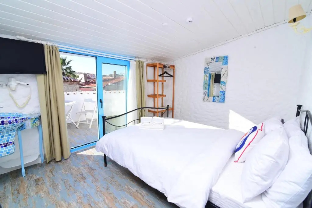Standard Double room with balcony (full double bed)
