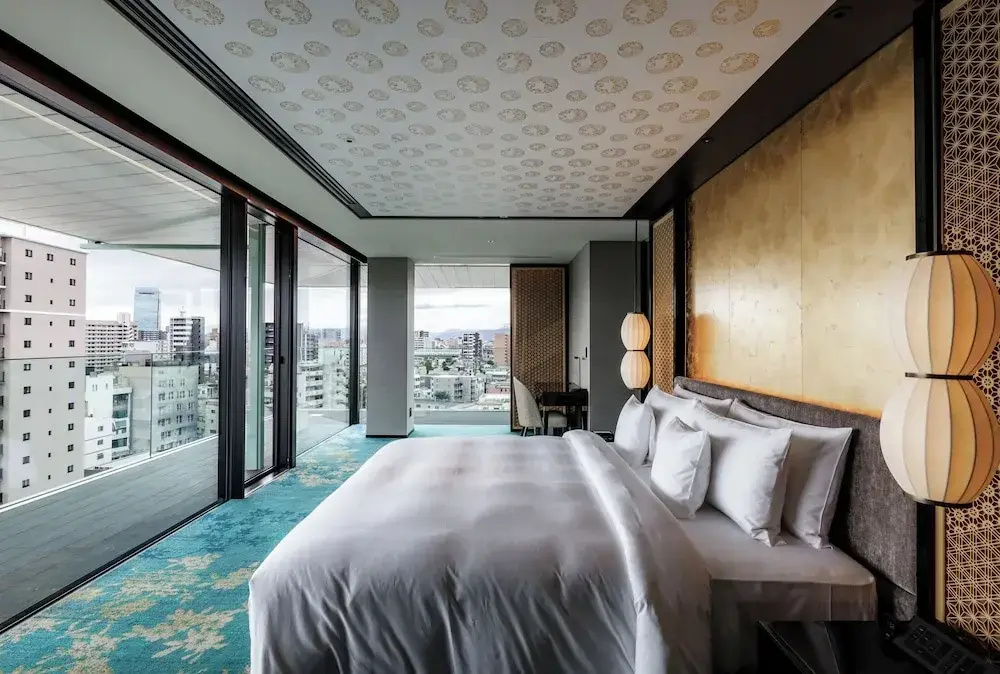 Grand Double Club room with balcony and with city view (full double bed)