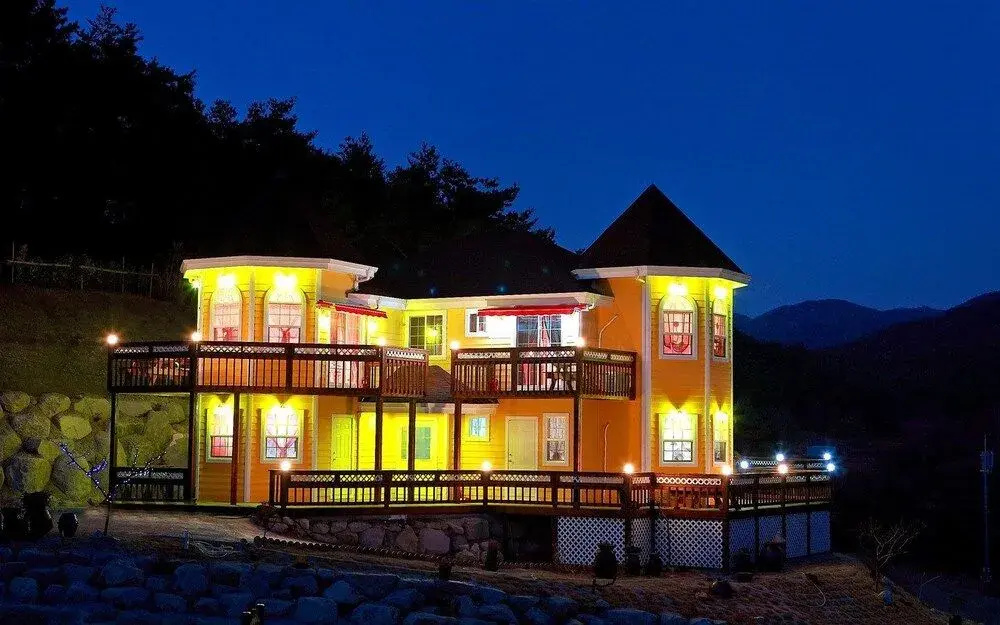 Yellow star Pension