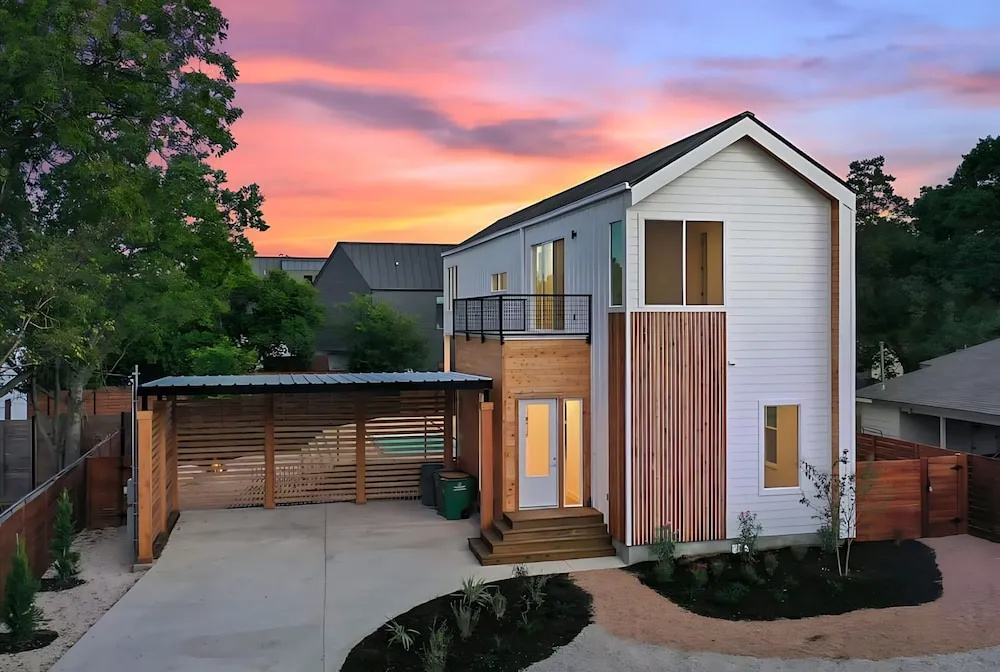 Chic 4BR Pool House - Steps to South 1st Street