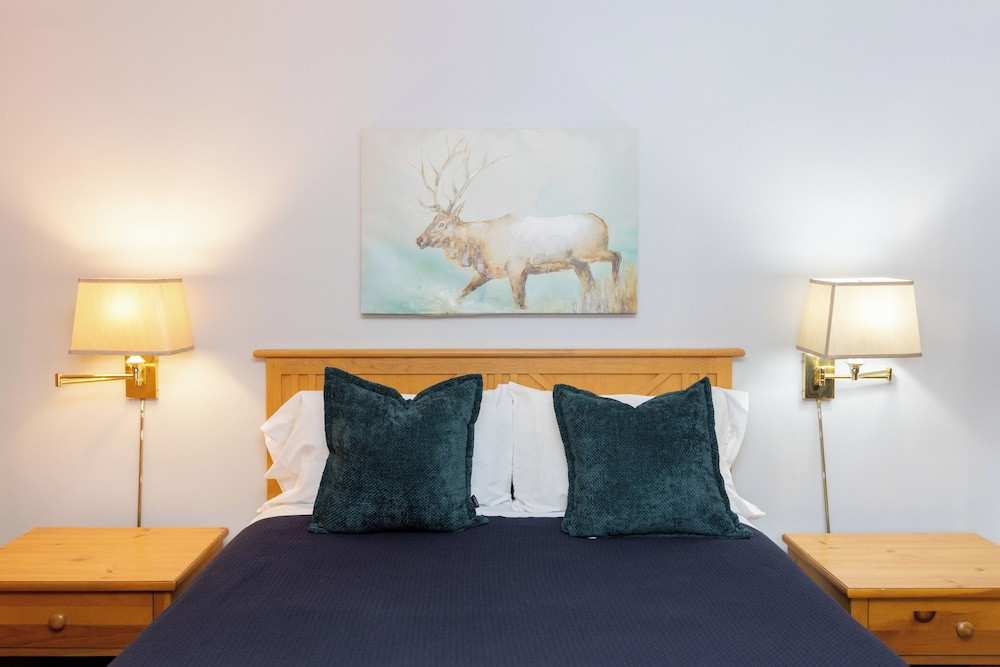 Luxury Double Suite with balcony and with lake view (full double bed)