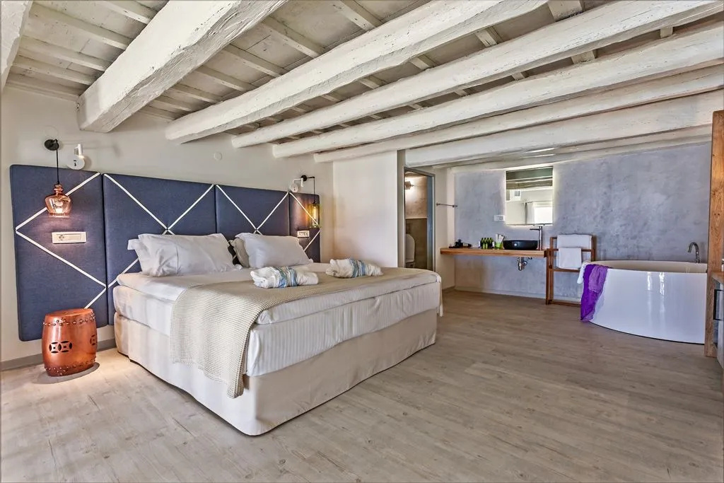 Duplex Suite with pool view