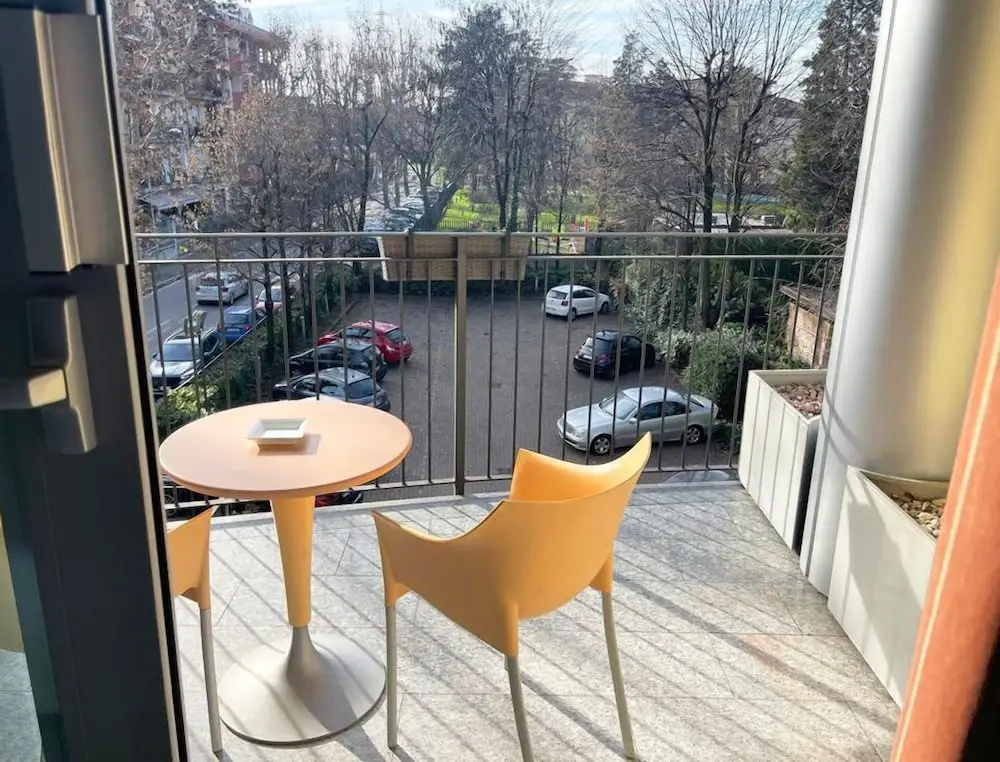 Deluxe Double room (full double bed)
