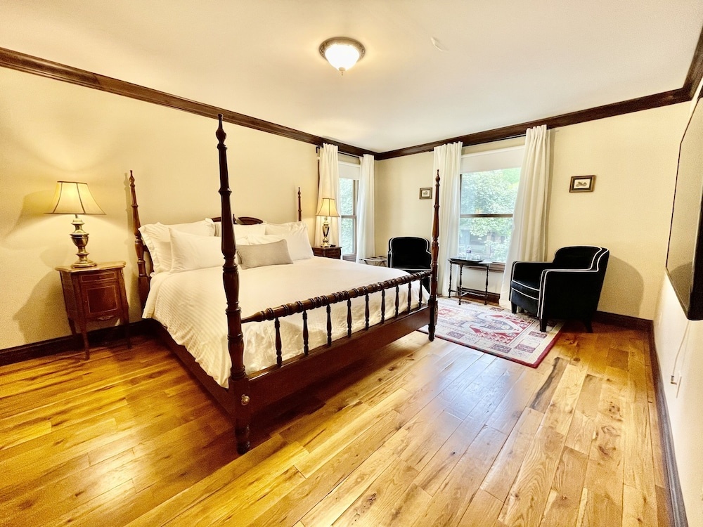 Dartmouth House Inn