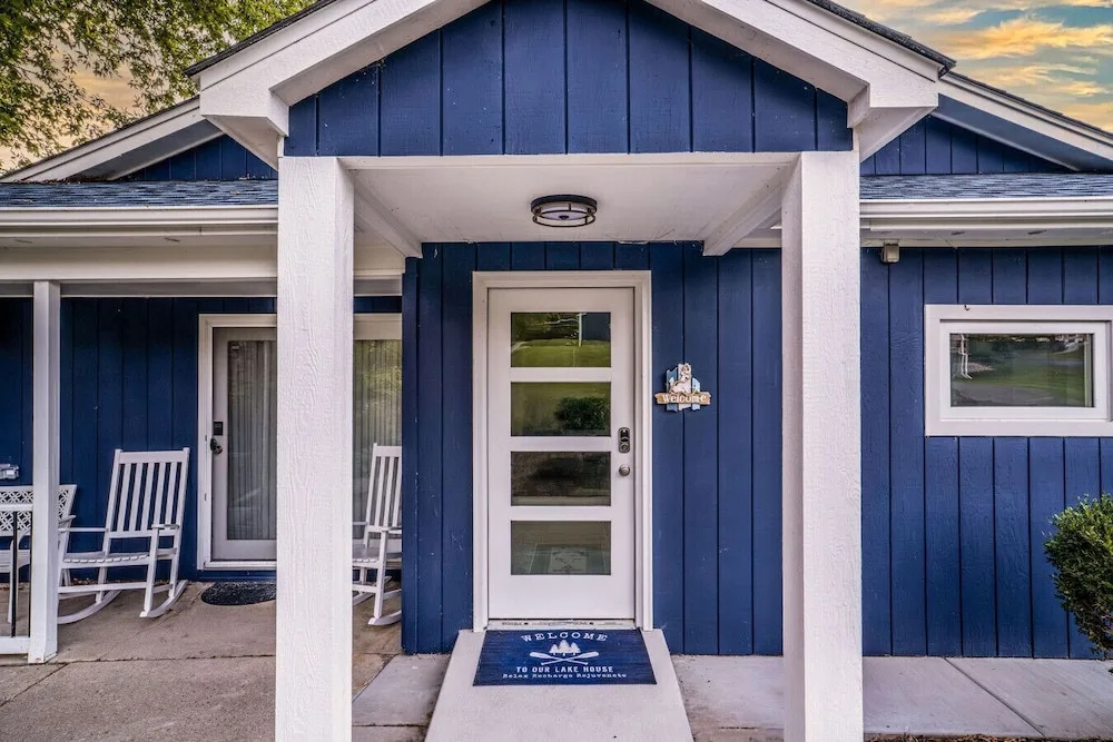 The Blue Sapphire on Mineola Bay - 3br/3ba Luxury Lakefront Home on Mineola Bay Stunning Views on Chain O Lakes
