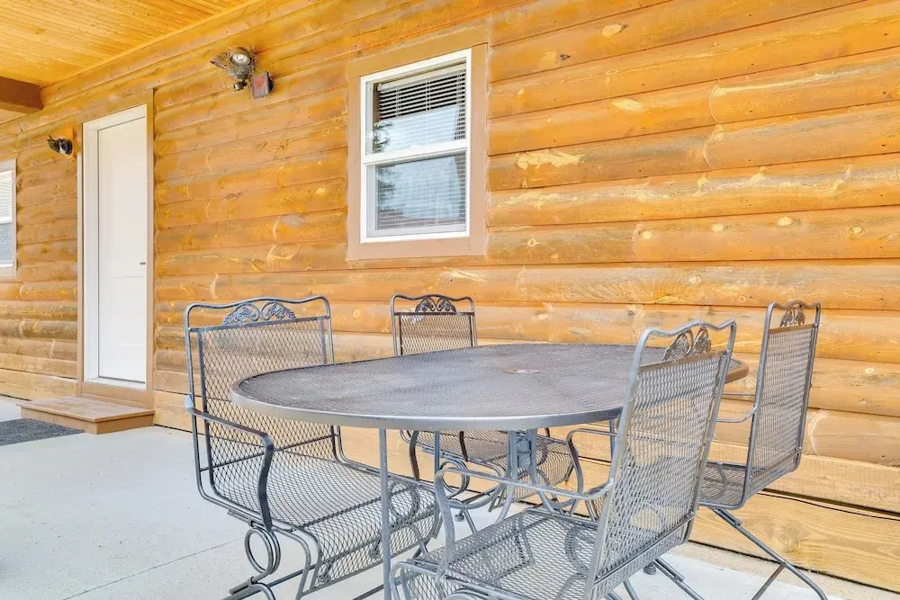 14 Mi to Mississippi River: Rural Cochrane Retreat