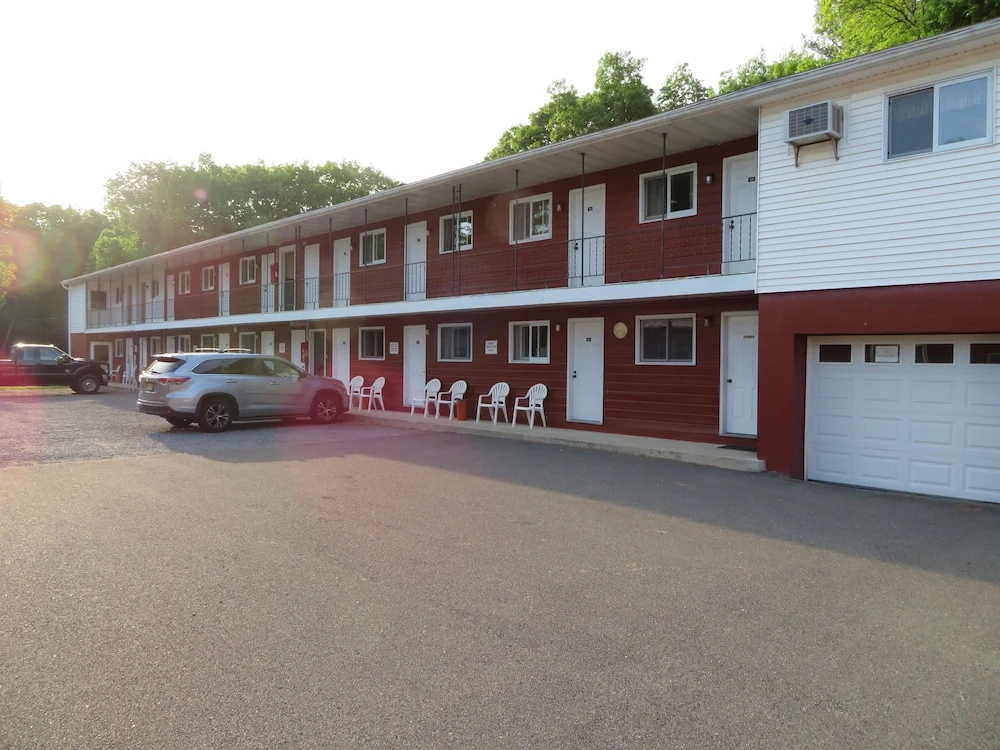 Red Ranch Motel
