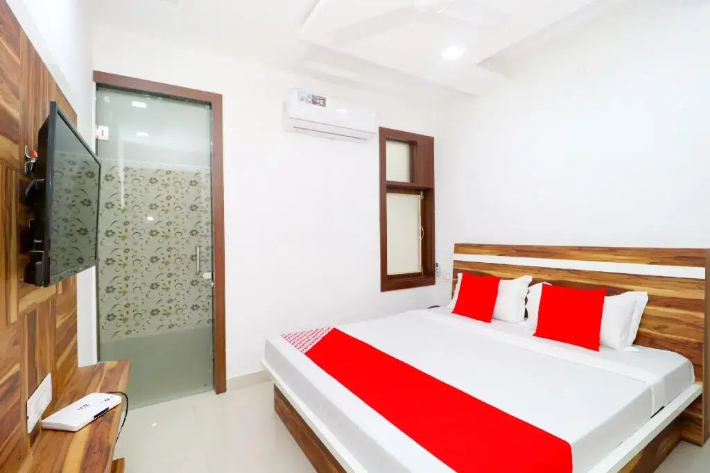 Hotel Galaxy by OYO Rooms