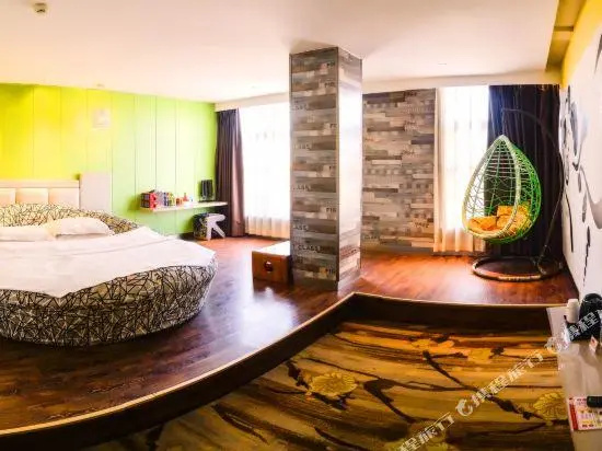 Deluxe Double room (full double bed)
