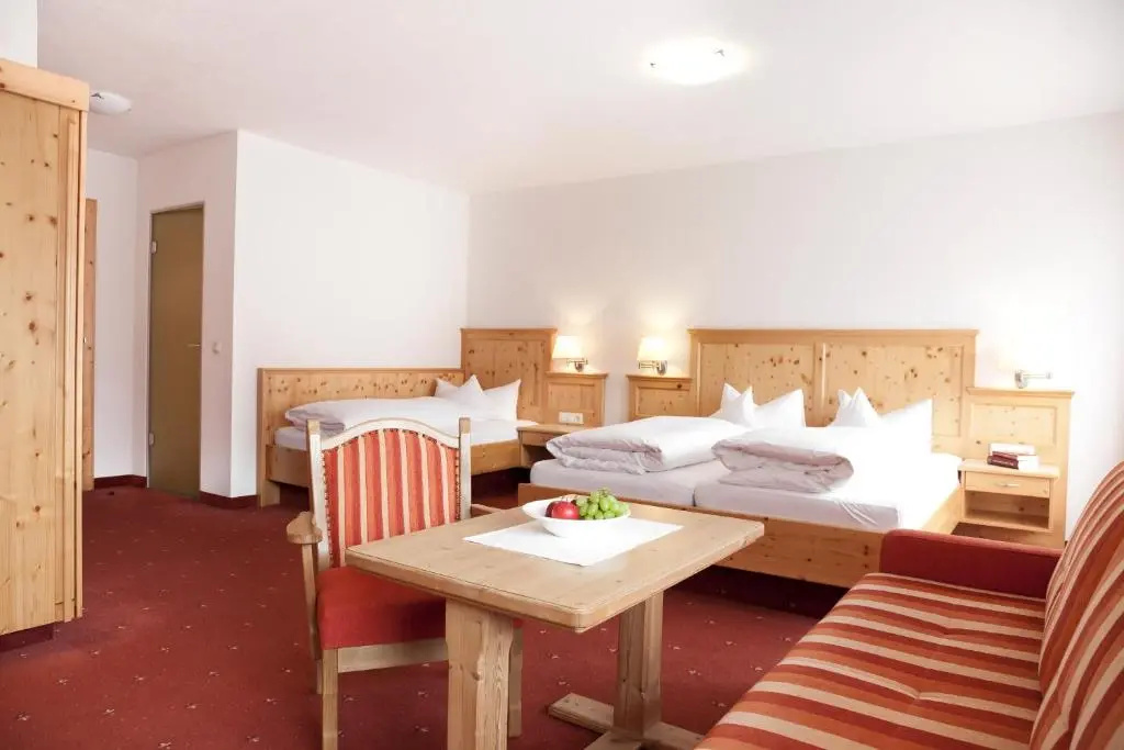 Standard Triple room