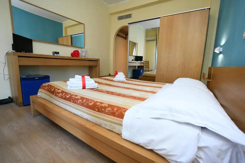 Standard Double room with sea view (full double bed)