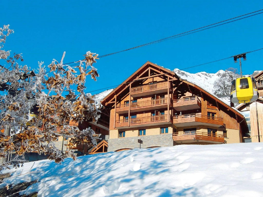 Modern Studio With a Dishwasher in the Center of Vaujany
