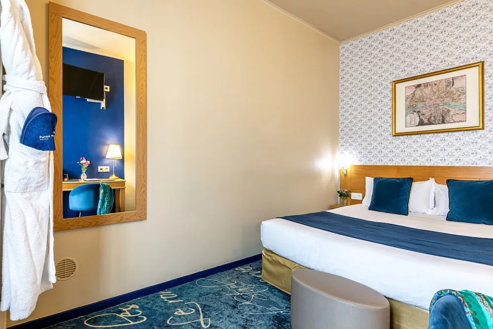Hotel Romance Malesherbes by Patrick Hayat 78