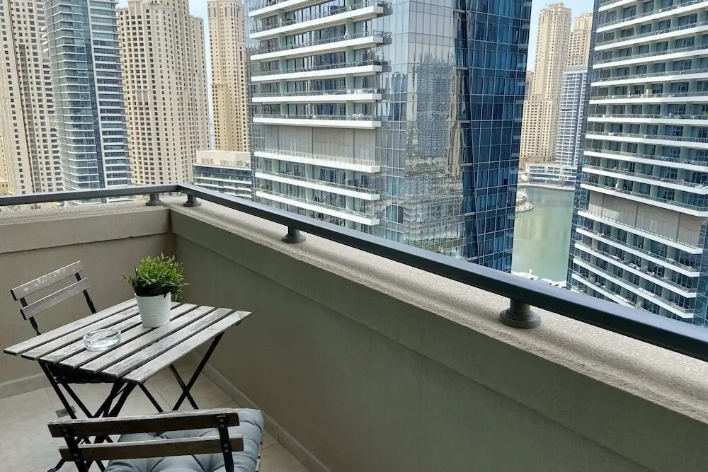 Al Majara Tower 1 by Guestready