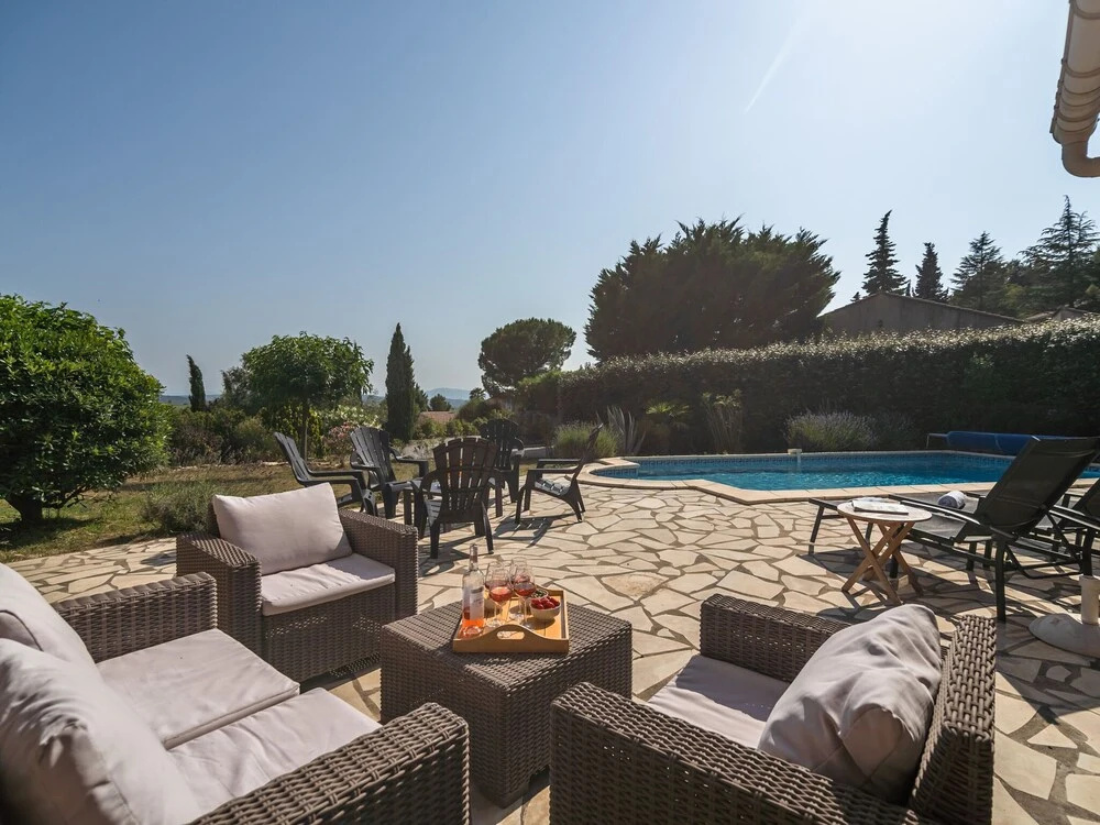 Relaxing Villa Near Lake & Beaches
