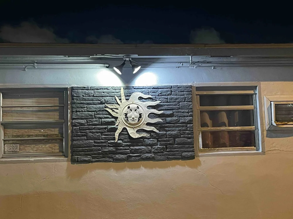 Sunshine Inn Motel