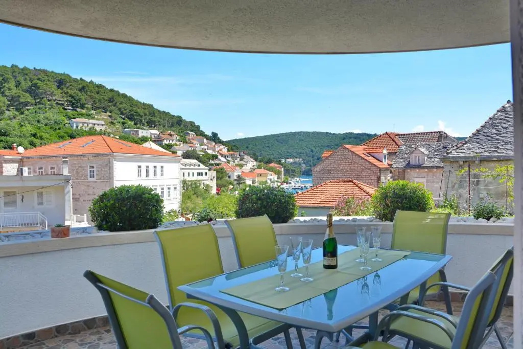 3 Bedrooms Apartment with sea view