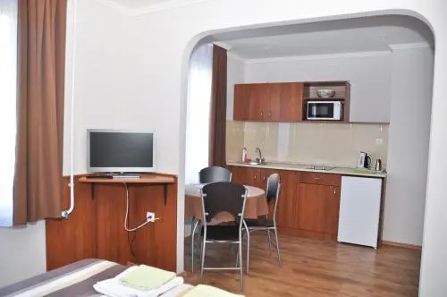 Media Panzió és Apartmanház - Général