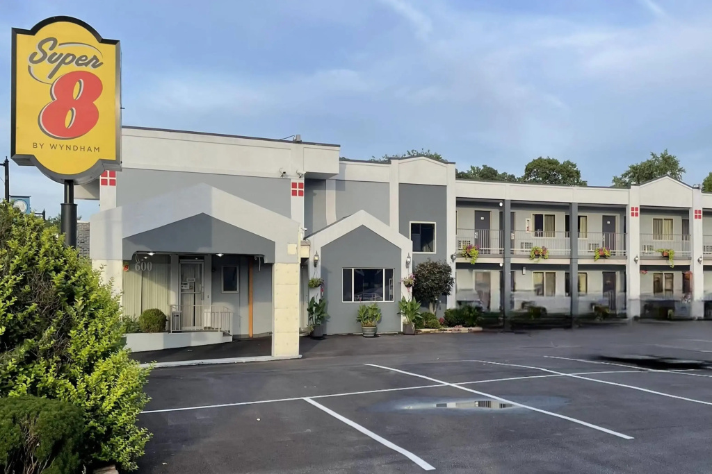 Super 8 by Wyndham Belleville St. Louis Area