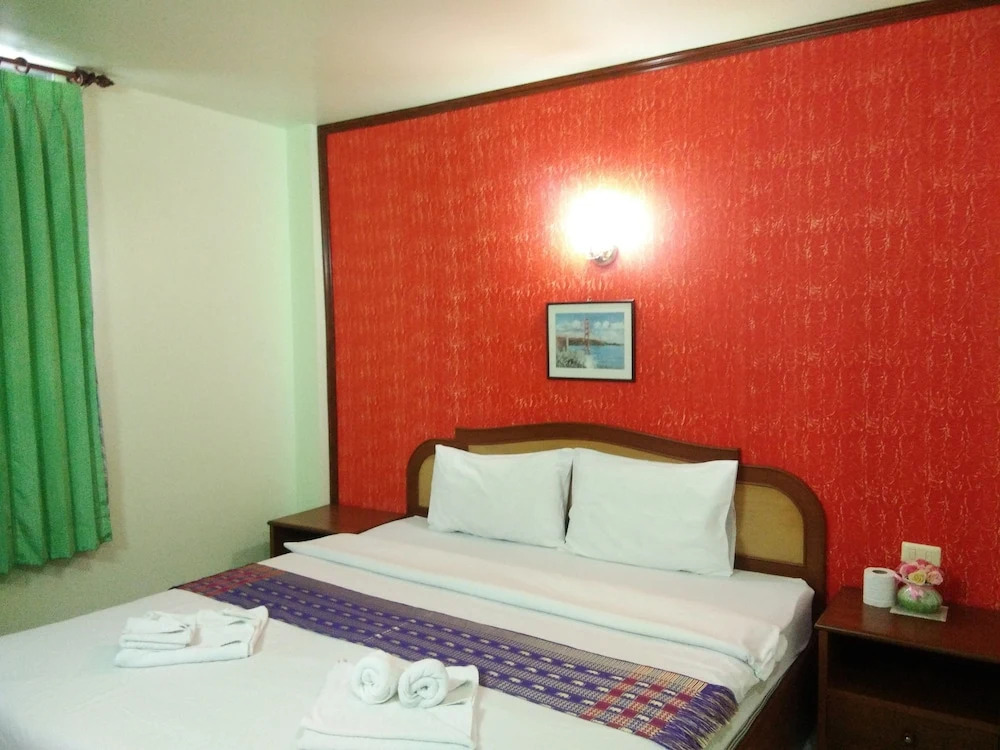 Трёхместный семейный номер Standard односпальная кровать в Thepparat Lodge Krabi
