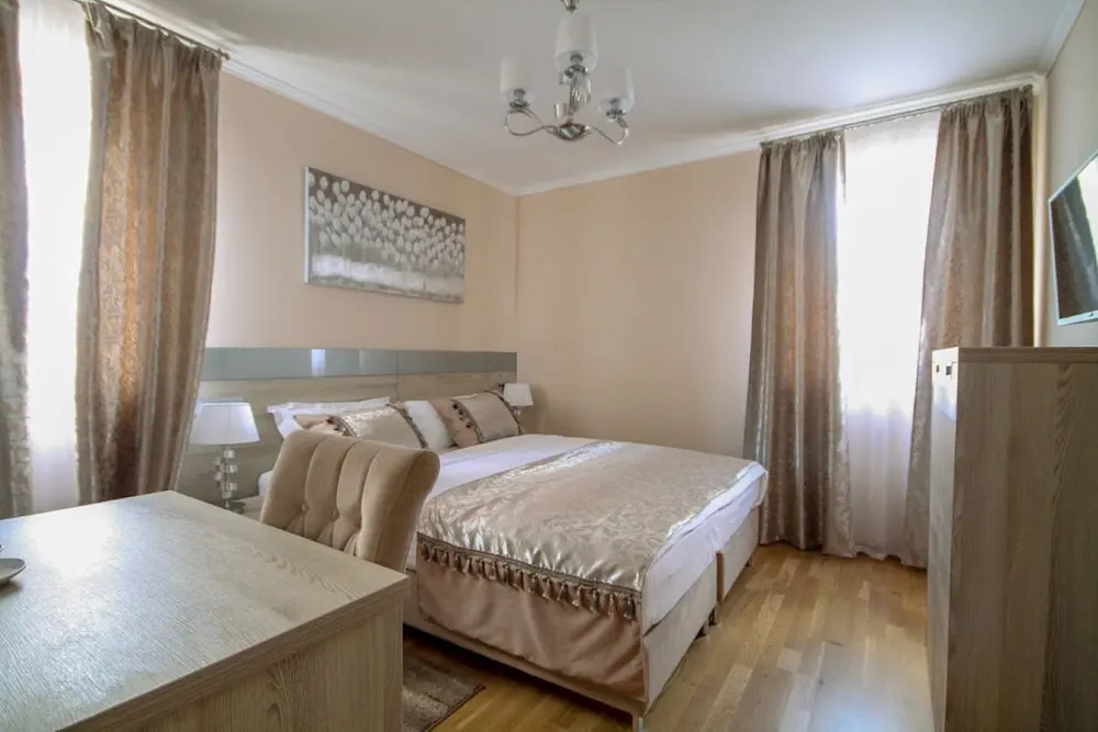 Standard Double room with city view (full double bed)
