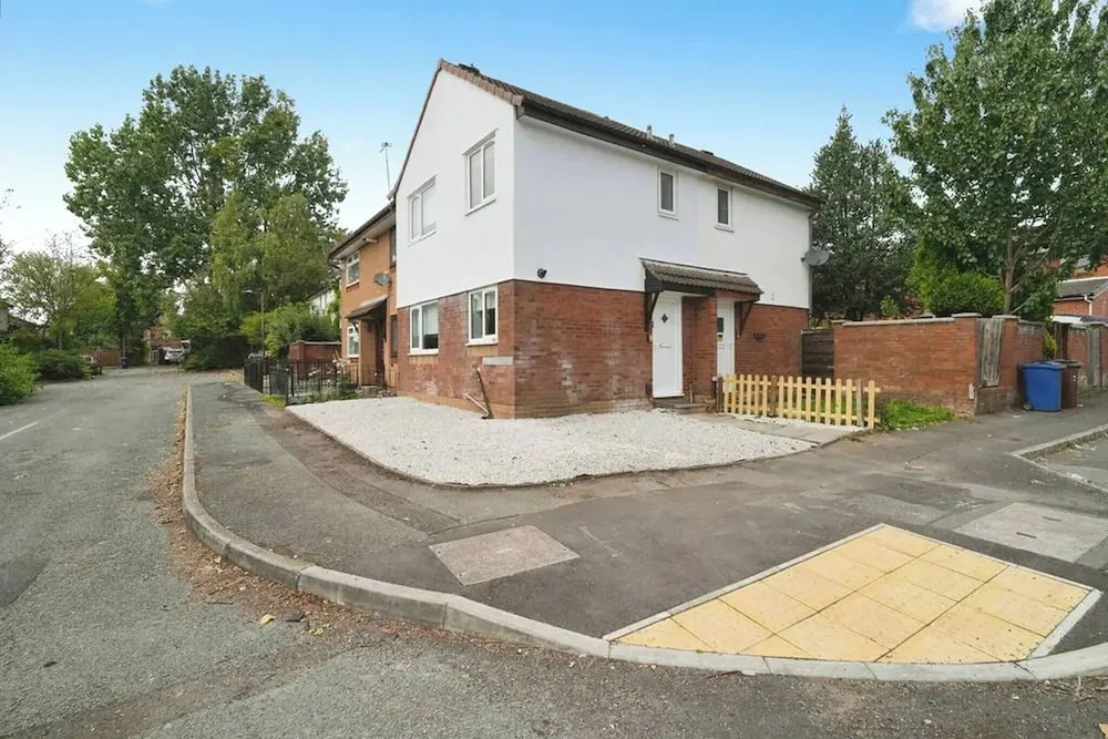 2-bed House Near Bury Town Centre