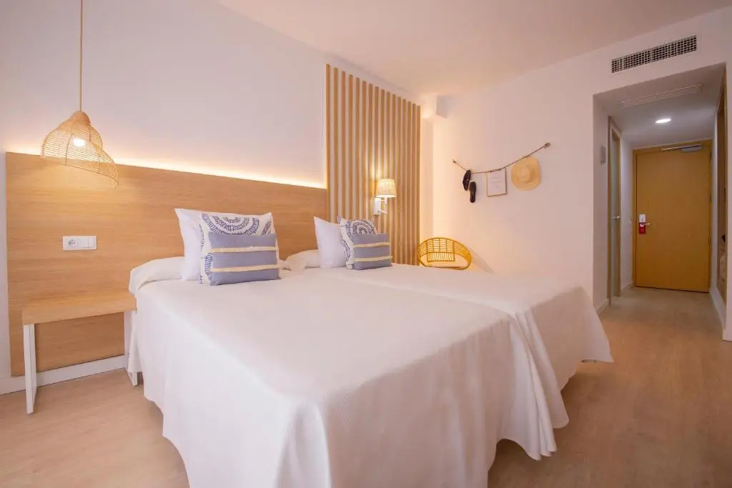 Standard Double room (twin beds)