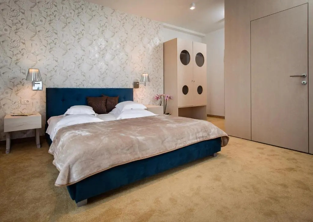 Double room with sea view (full double bed)