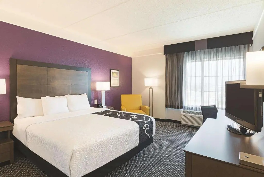 La Quinta Inn & Suites by Wyndham Arlington North 6 Flags Dr - Chambres