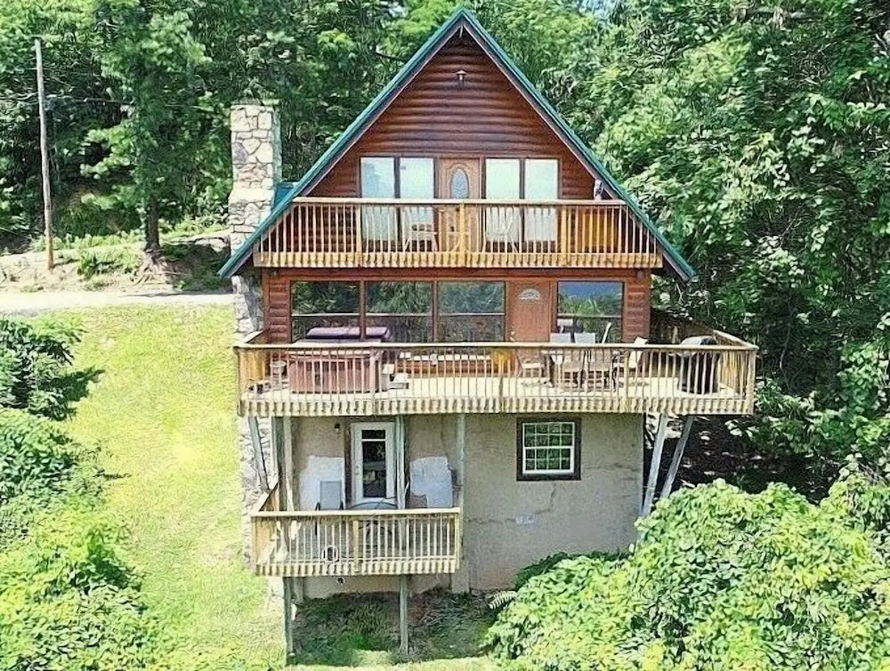 Bearly Hidden Ridge 5 Bedroom Cabin by RedAwning