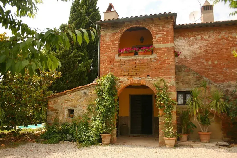 Stunning private villa for 6 guests with private pool, TV, pets allowed and parking