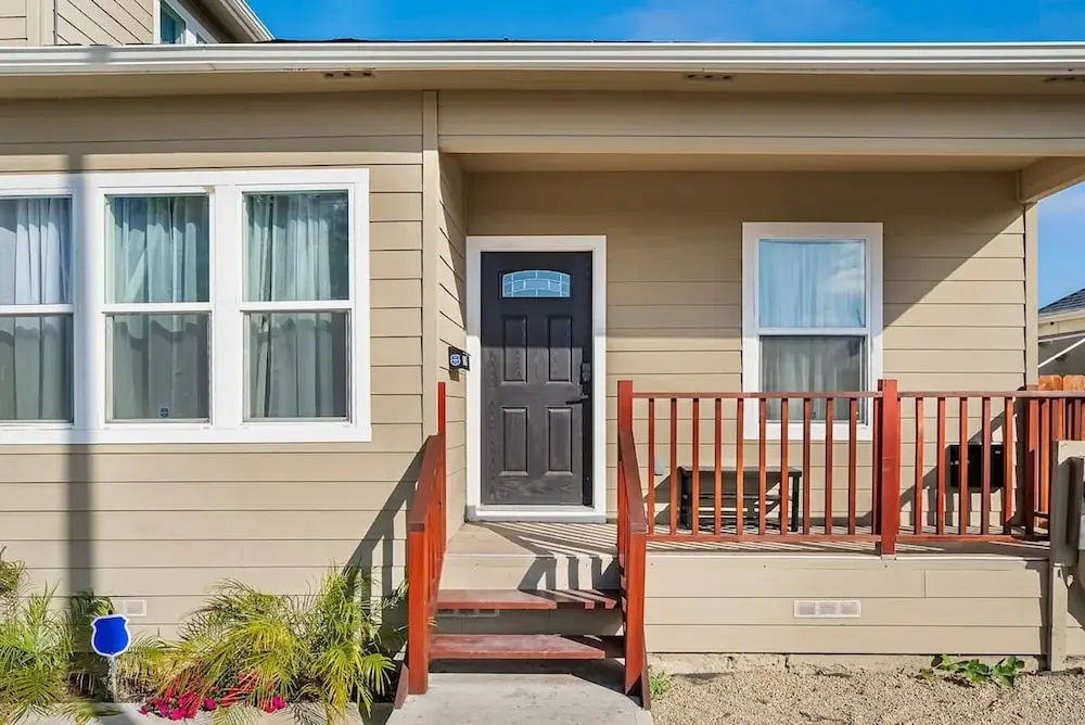 Massive 8BR Home in Hayward With AC Free Parking