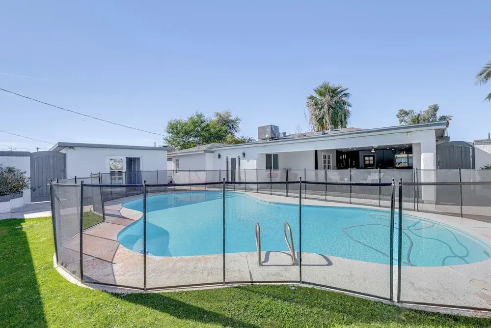 2 Mi to Golf: Poolside Paradise in Scottsdale!