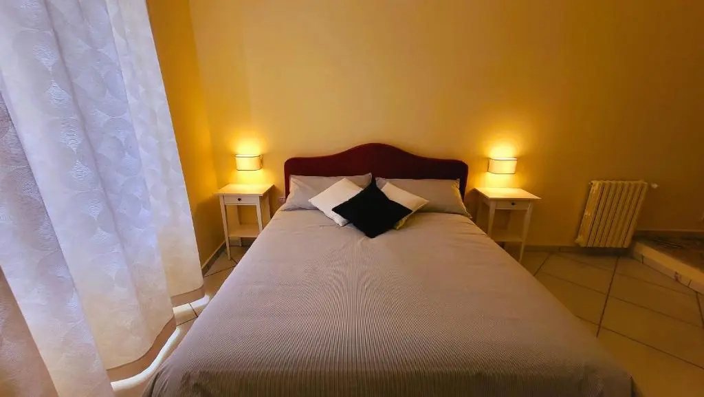 Deluxe Double room (full double bed)