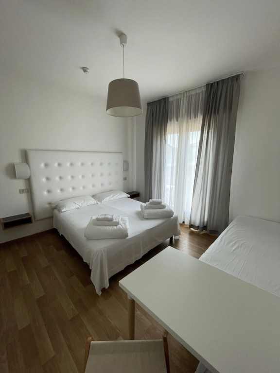 Classic Triple room with balcony