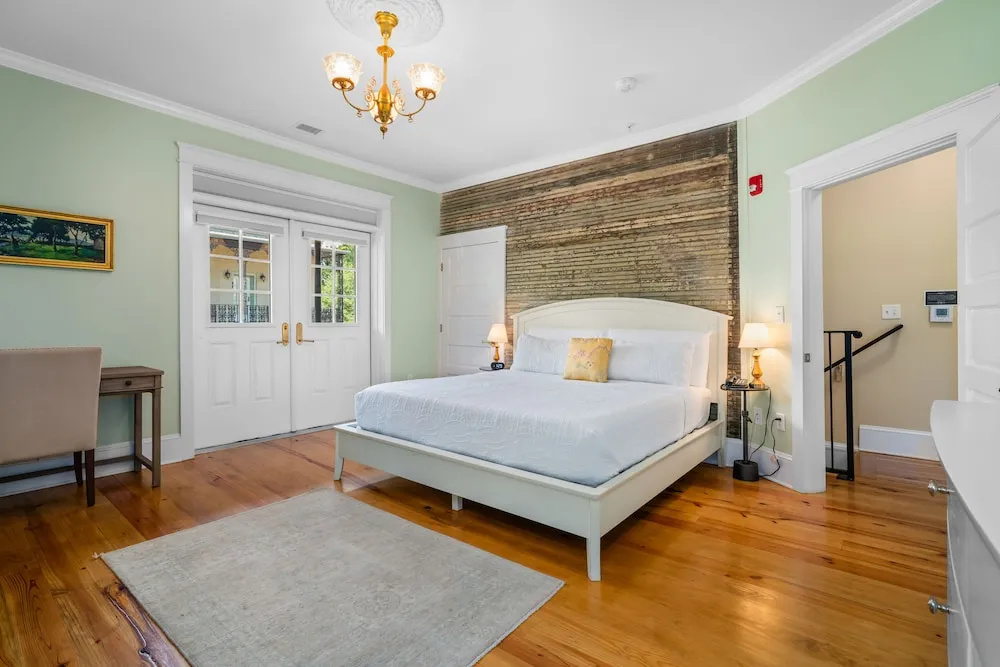 2 Bedrooms Luxury Suite with balcony
